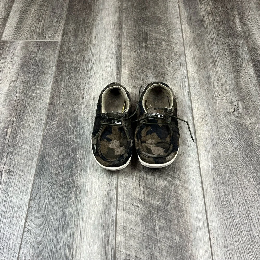 Hey Dude‎ Kids Camo Shoes